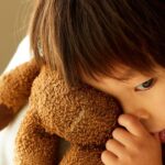 HOW TO HELP A SHY CHILD FEEL MORE CONFIDENT – 7 EFFECTIVE STRATEGIES THAT TRULY HELP
